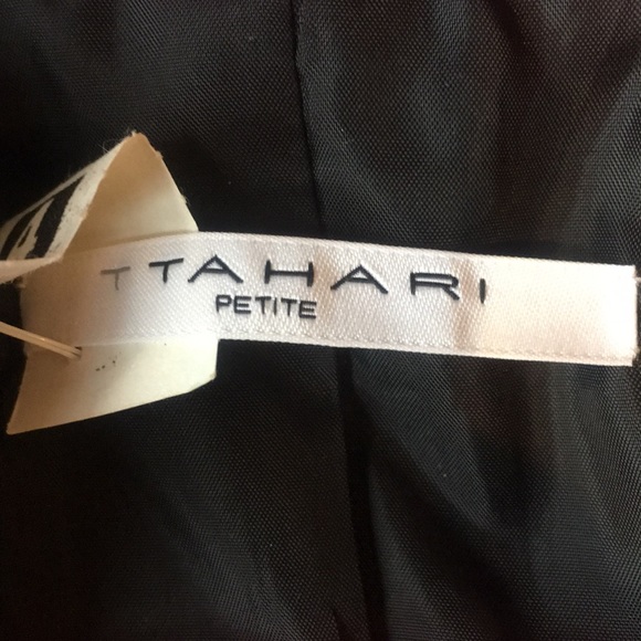 *24 HR SALE* Tahari suit jacket 8P - Picture 4 of 7